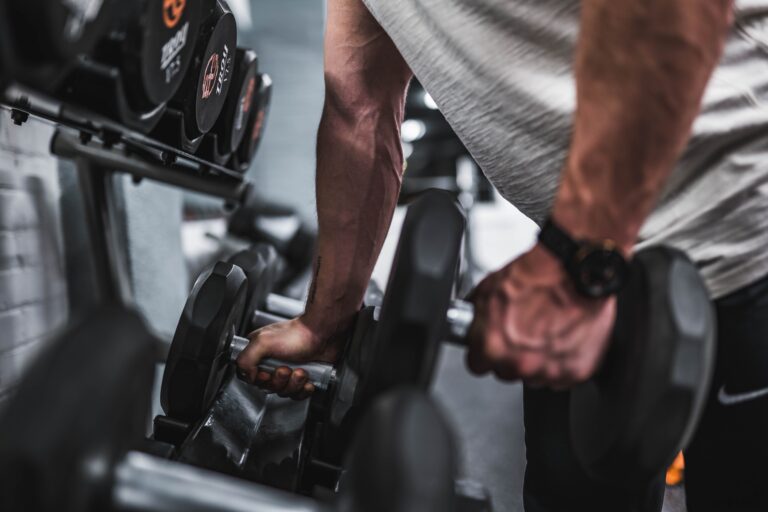 Domina el arte del entrenamiento con la barra crossfit: desafía tus límites y alcanza tu máximo potencial